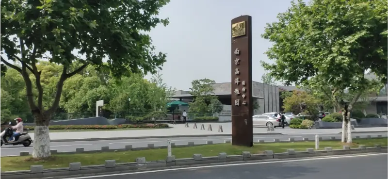 Como as soluções de bomba de calor e ar condicionado melhoram a experiência da piscina no centro de recepção Nanjing Gaochun Yayuan