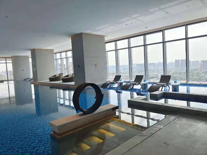 Bomba de calor e sistema de ar condicionado da piscina Blueway garantem conforto durante todo o ano no Chengdu Bay Hotel Sky Infinity Pool